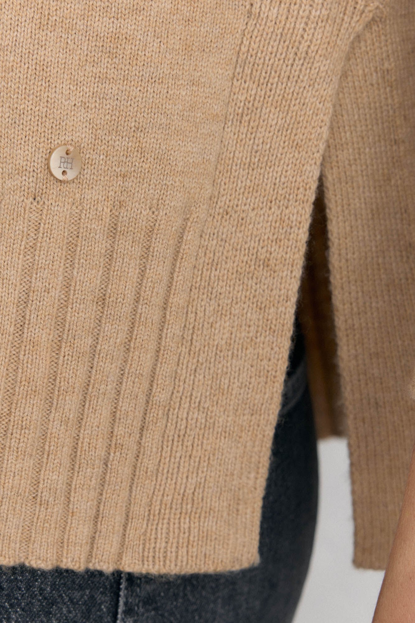 Pedro del Hierro Su&eacute;ter de l&atilde; com gola e costura central Beige