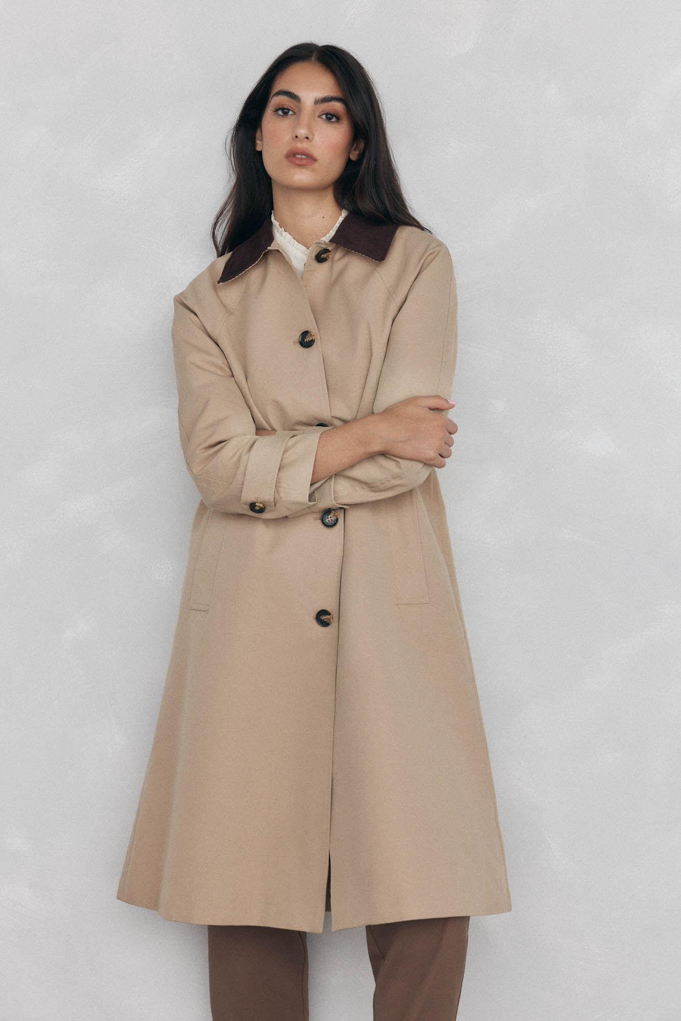 Pedro del Hierro Gabardina larga cuello pana Beige