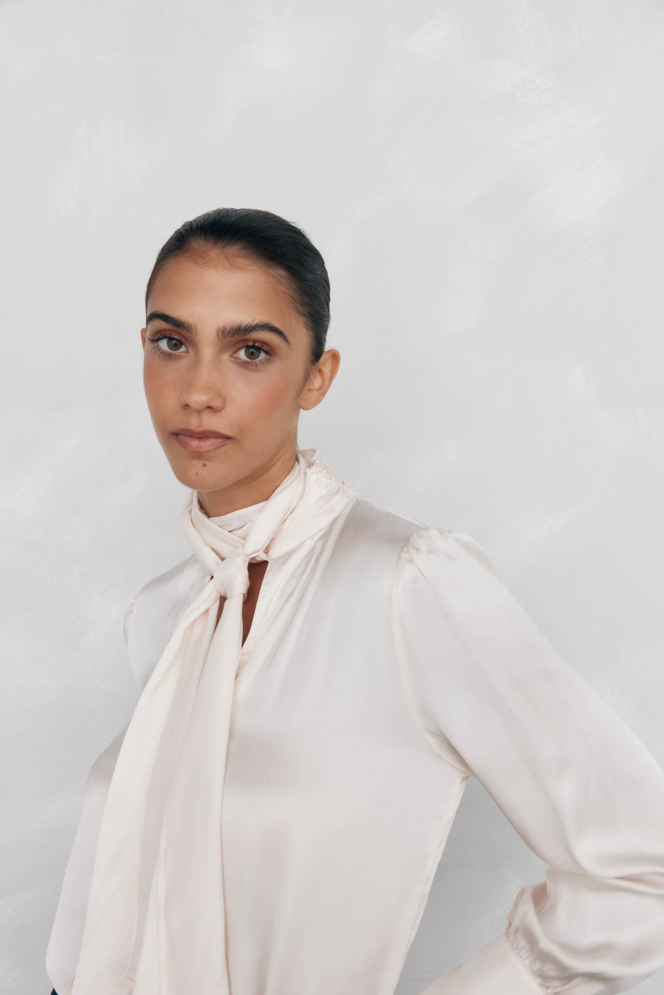 Pedro del Hierro Blusa sat&eacute;n lazo Beige