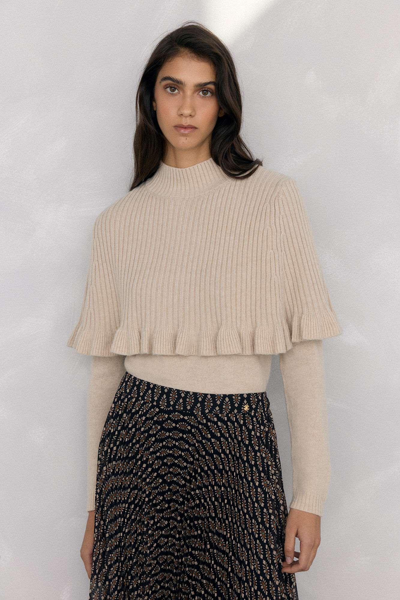 Pedro del Hierro Doble prenda jersey y capa con detalle volante Crudo