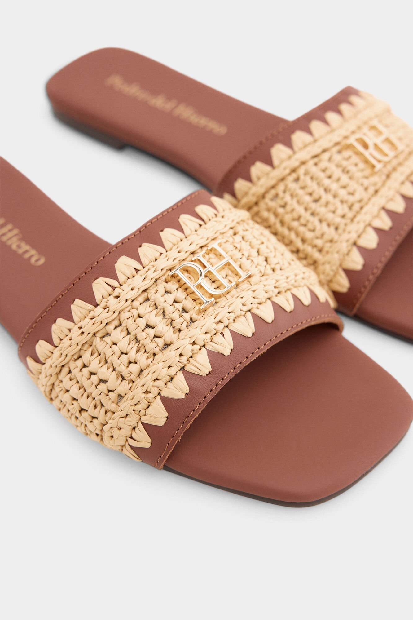 Pedro del Hierro Logo flat sandal Ecru