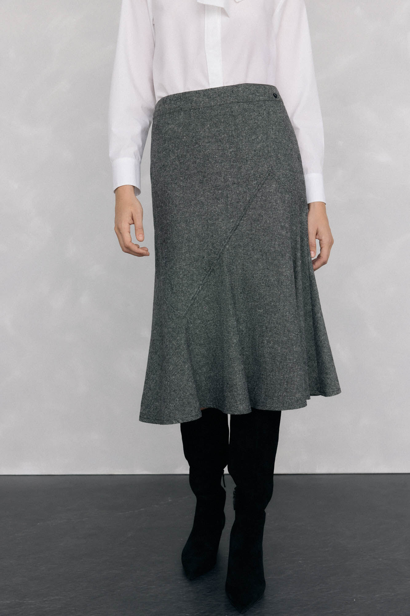 Pedro del Hierro Falda cortes con vuelo en bajo