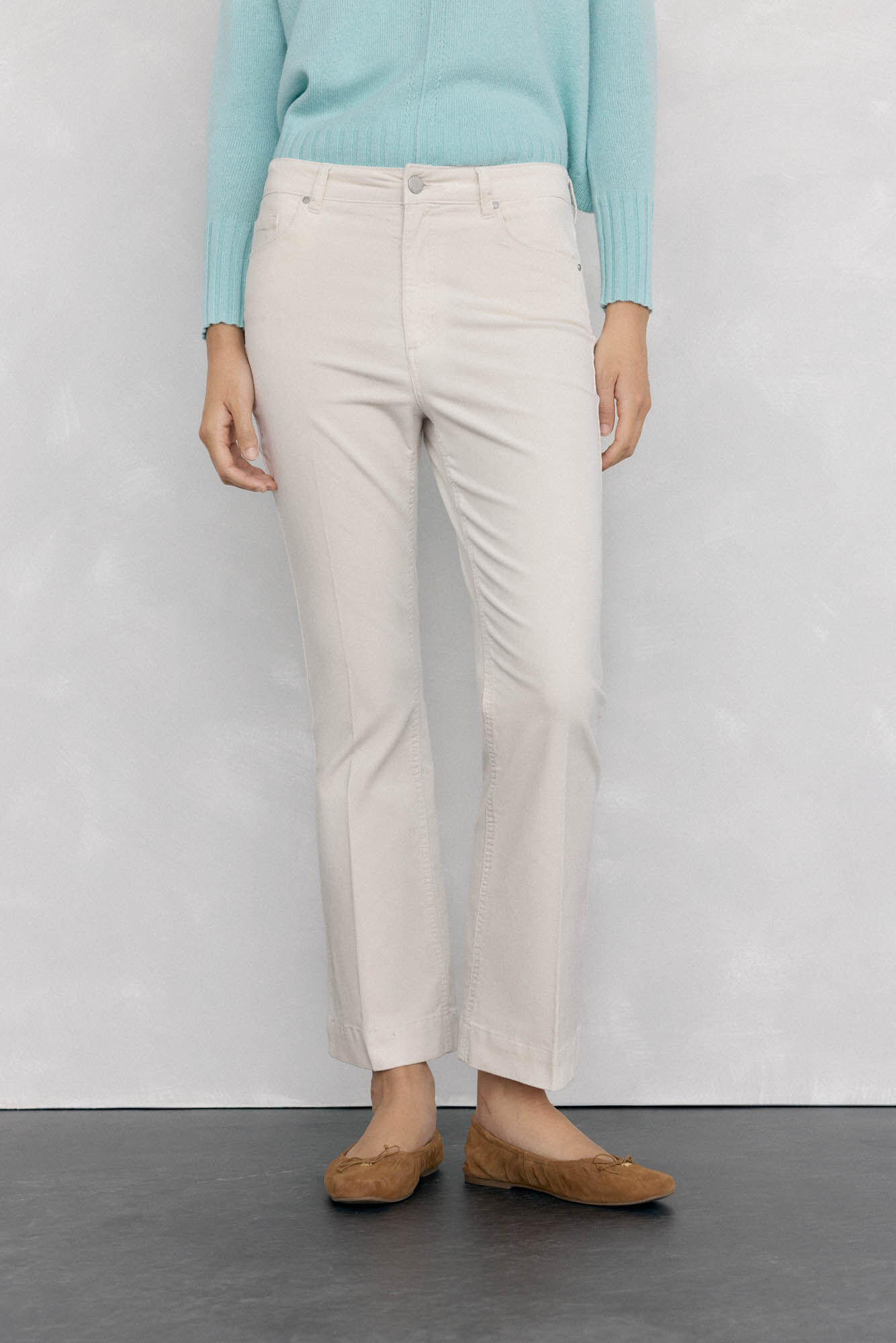 Pedro del Hierro Cal&ccedil;a flare de veludo cropped Ecru
