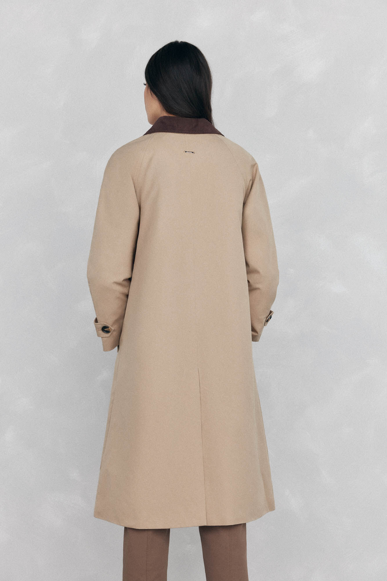 Pedro del Hierro Gabardina larga cuello pana Beige