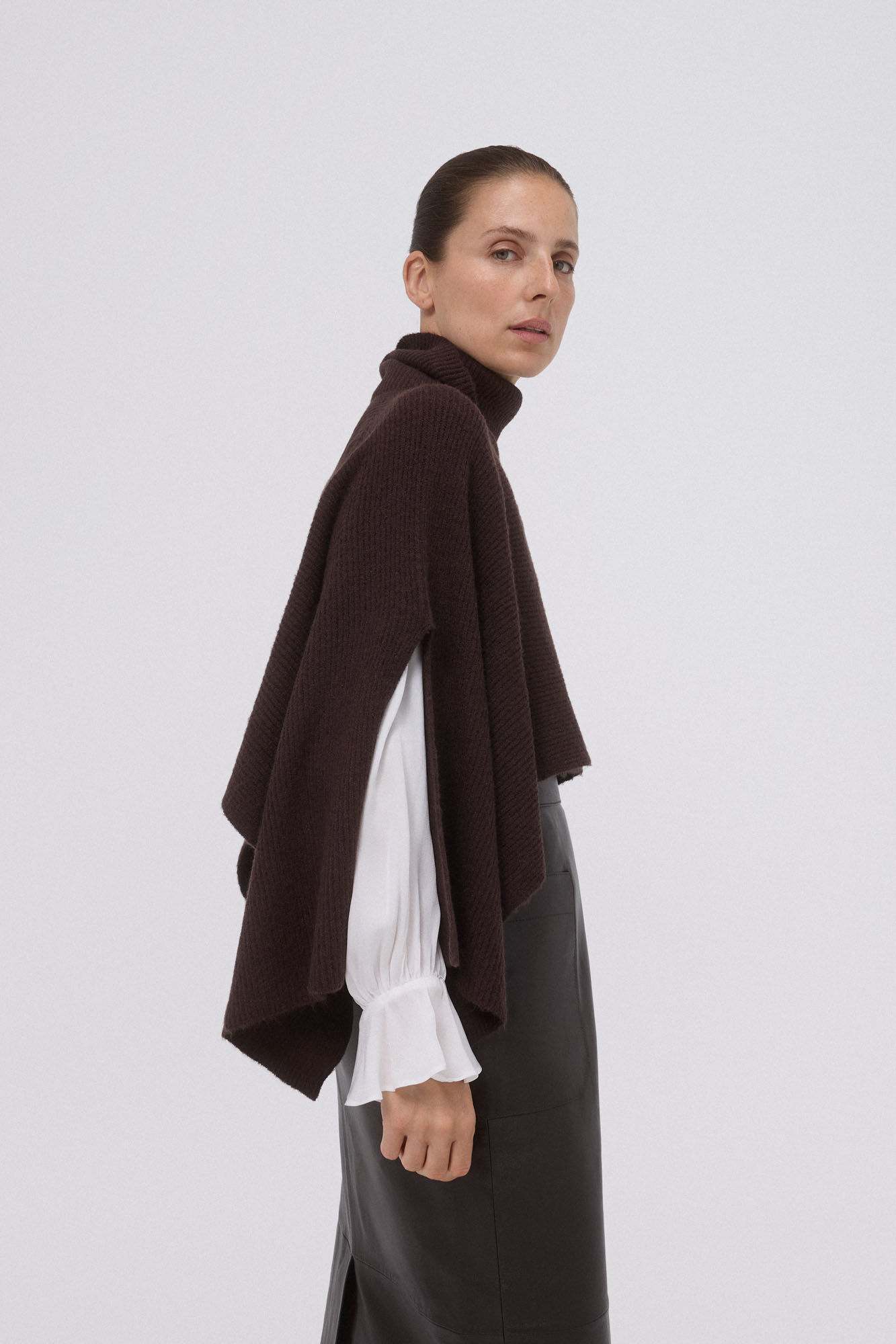 Pedro del Hierro Poncho canal&eacute; cuello vuelto marr&oacute;n Marr&oacute;n