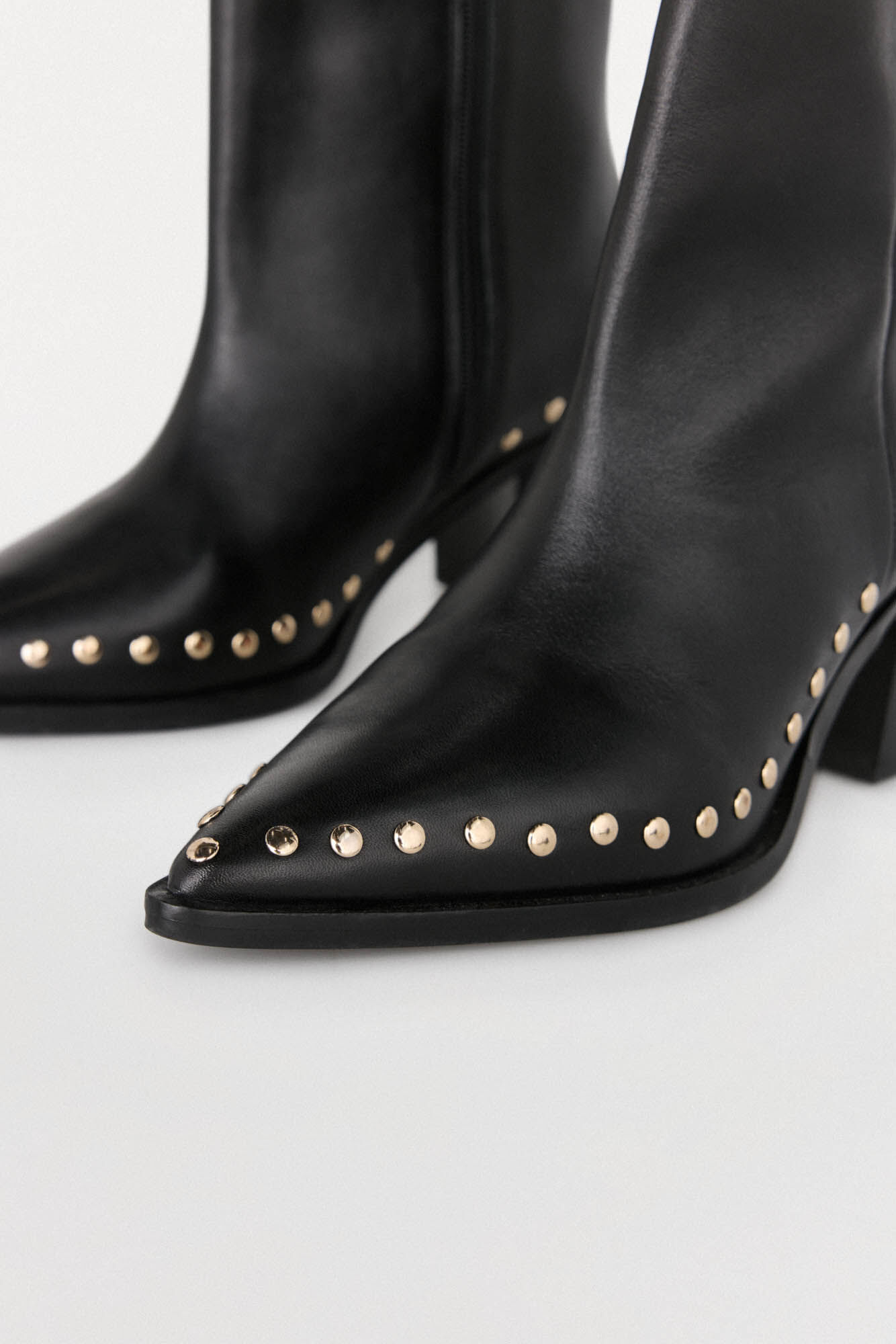 Pedro del Hierro Studded heeled boot in leather Black