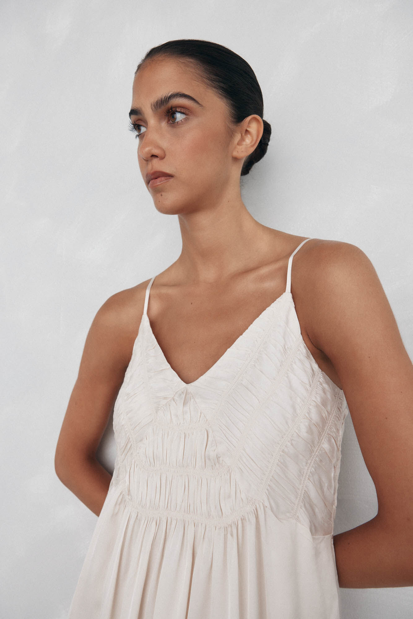 Pedro del Hierro Vestido lingerie com detalhe franzido Beige