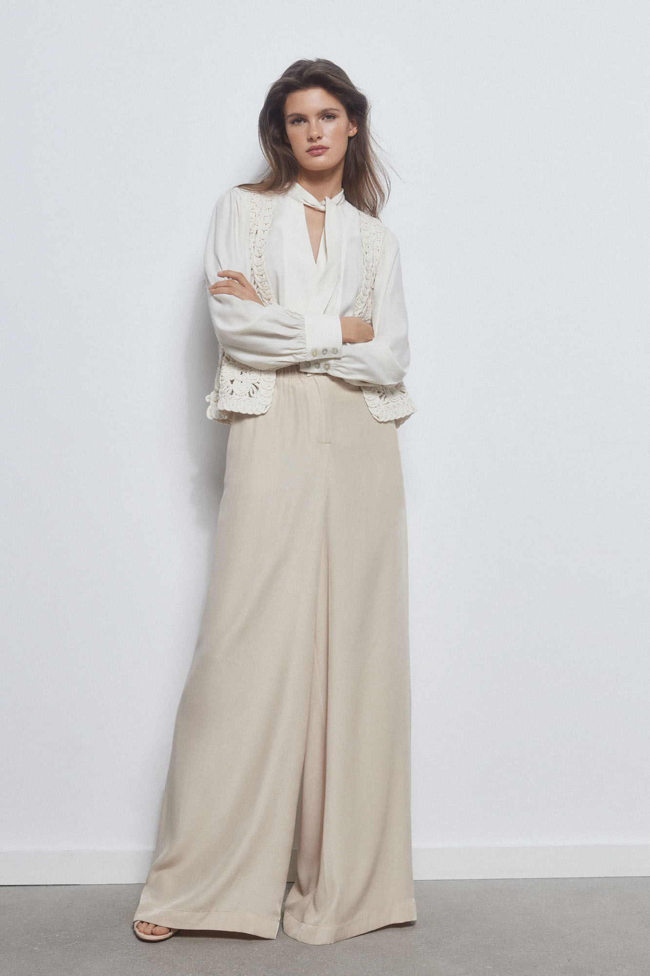 Pedro del Hierro Chaleco crochet Marr&oacute;n