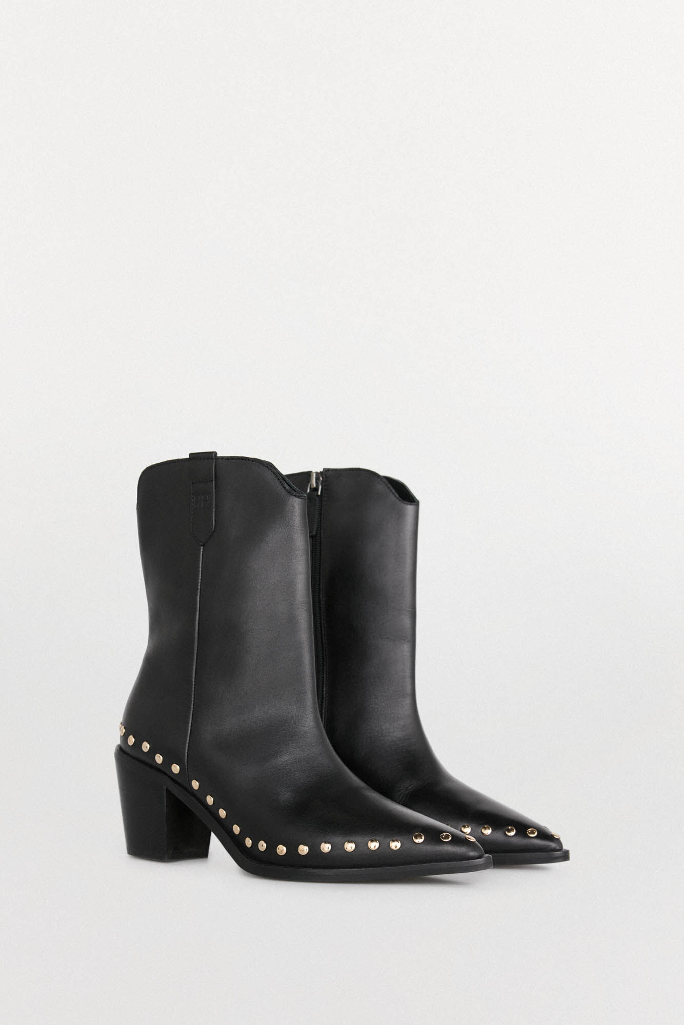 Pedro del Hierro Studded heeled boot in leather Black