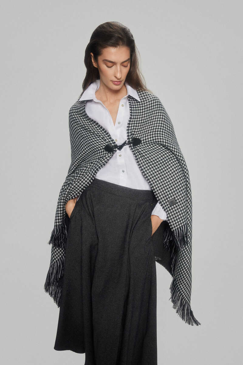 Pedro del Hierro Multi-functional houndstooth poncho with frog clasp and fringing Several