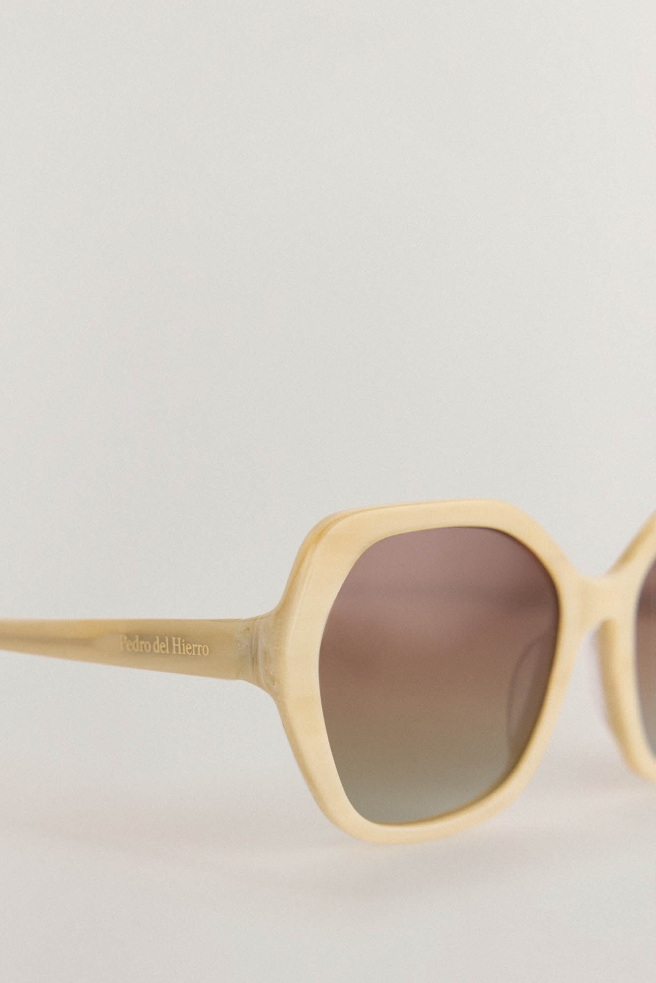 Pedro del Hierro Gafas de Sol Hexagonales Beige