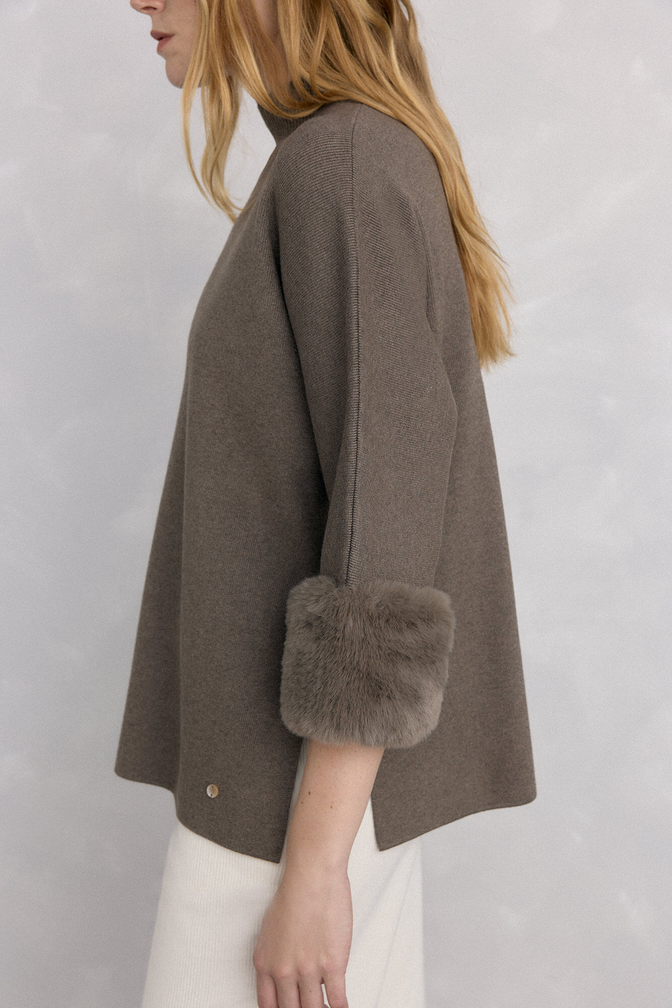 Pedro del Hierro Perkins neck poncho