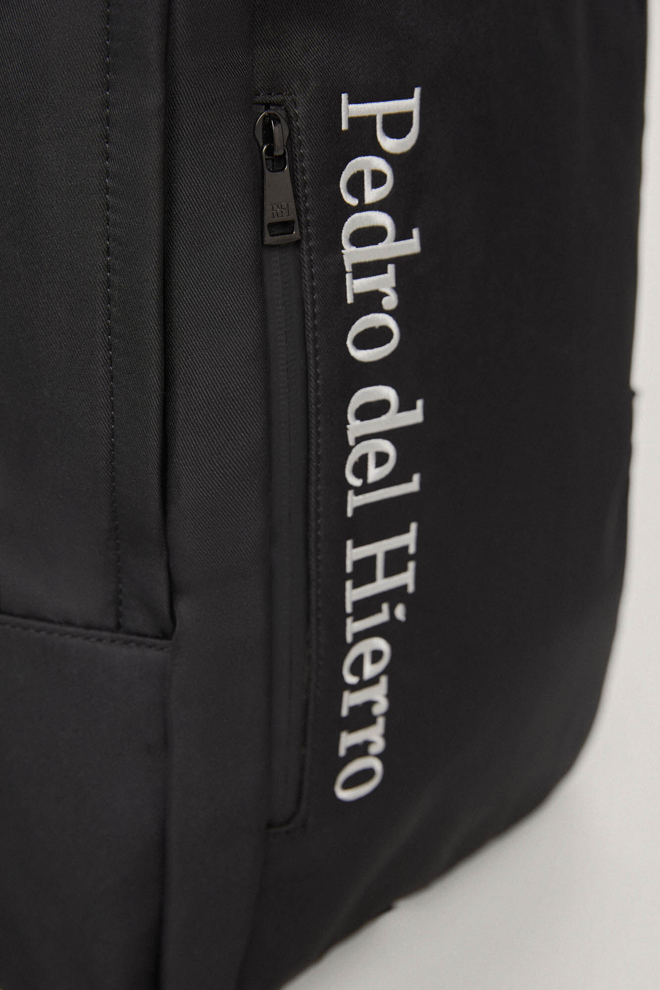 Pedro del Hierro Mochila tejido lisa Negro
