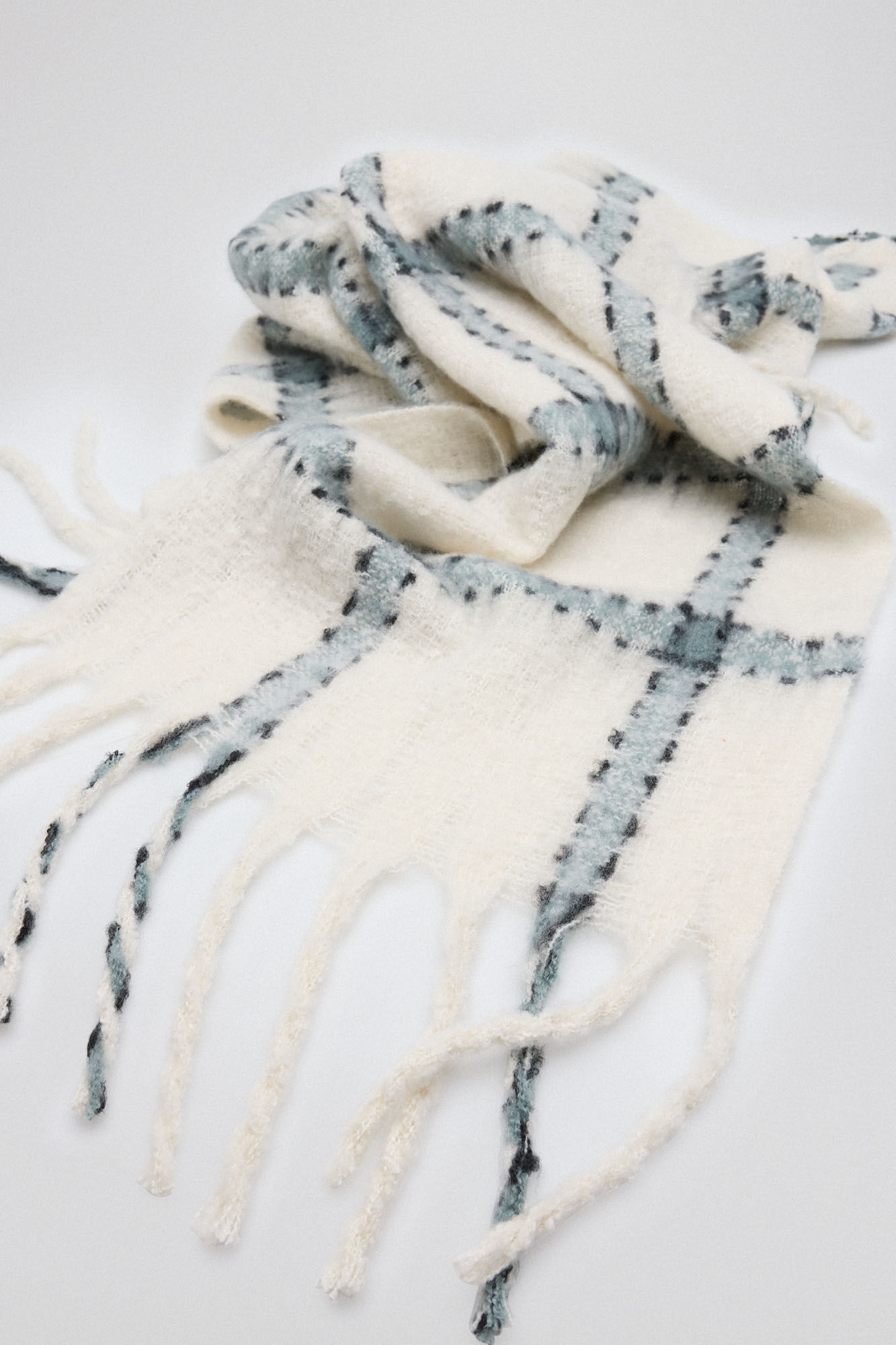 Pedro del Hierro Raw and blue plaid scarf Beige