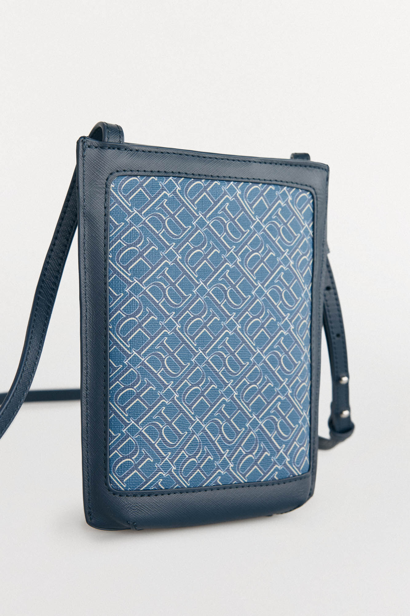 Pedro del Hierro Mobile bag with adjustable handle Blue