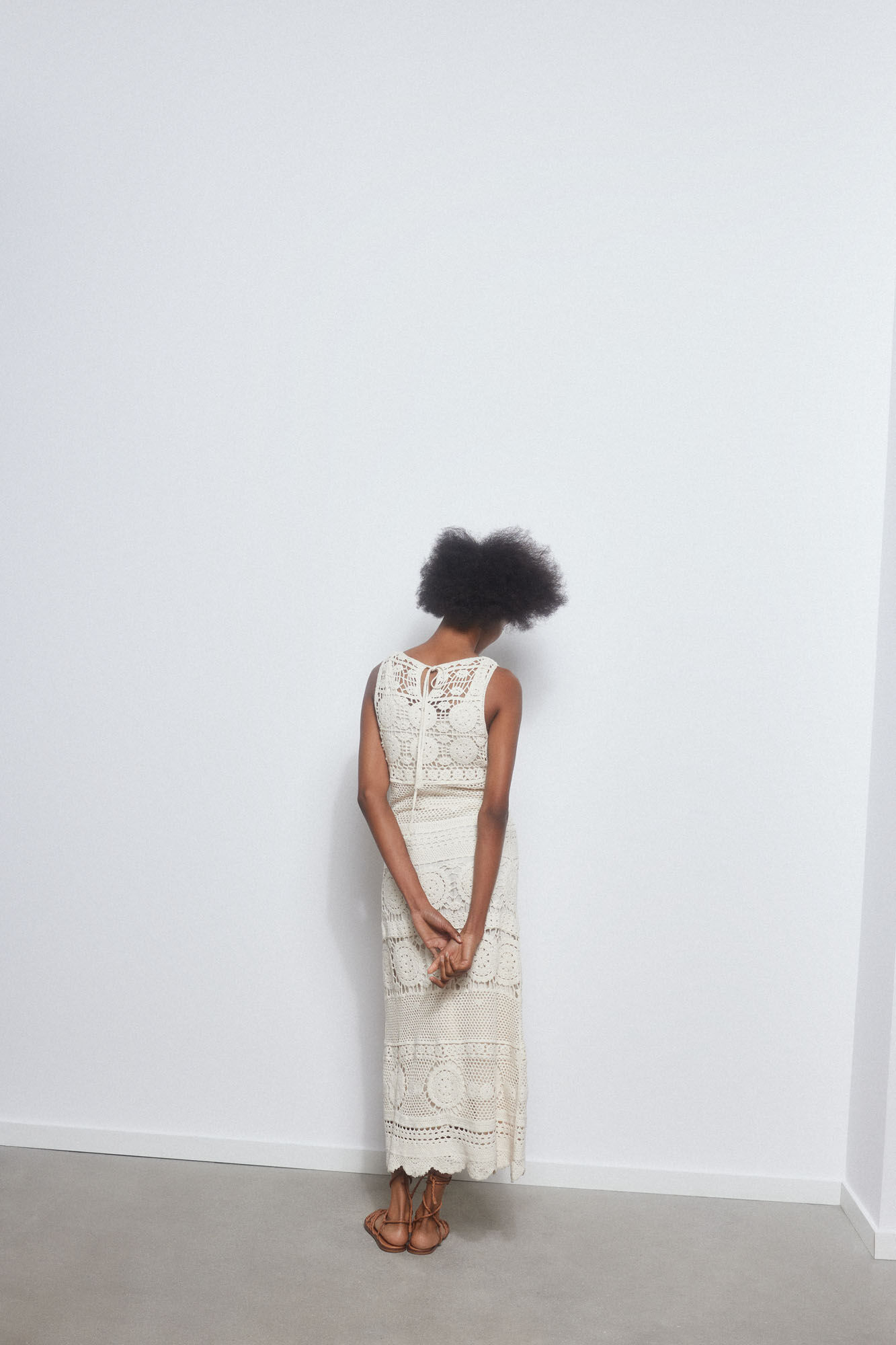 Pedro del Hierro Vestido crochet rosetones Beige