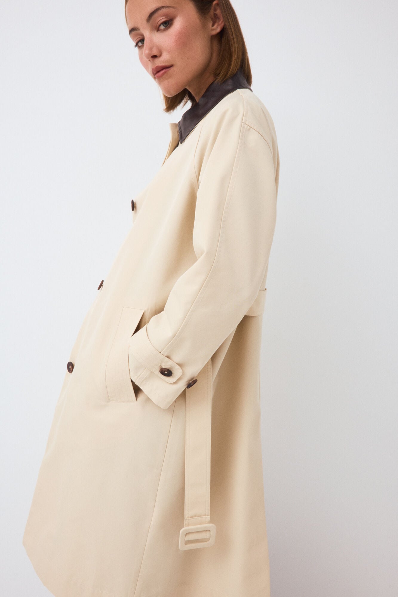 Pedro del Hierro Long trench coat with contrast collar Beige