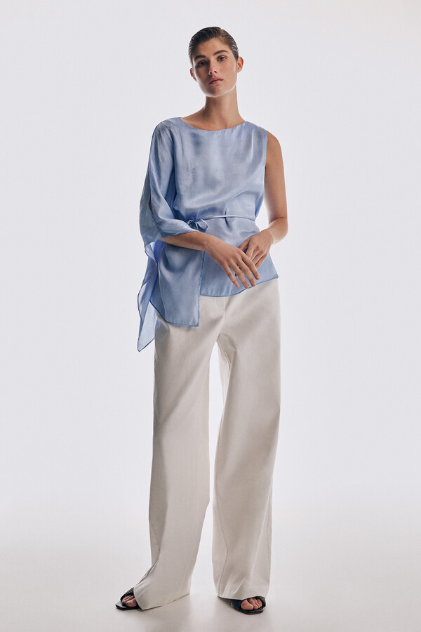 Pedro del Hierro Crew neck top in loose fabric, asymmetric sleeves with matching belt Blue