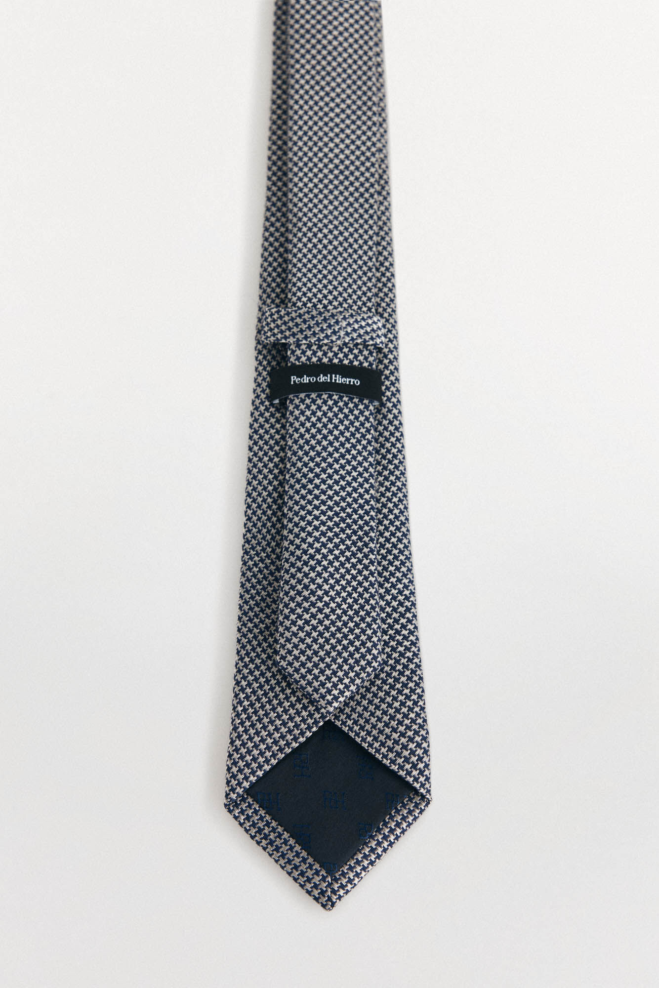 Pedro del Hierro Gravata seda natural Cizento