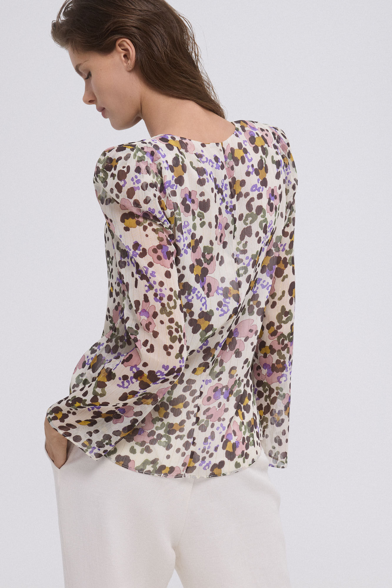 Pedro del Hierro Blusa estampada com ombreiras. Marfim