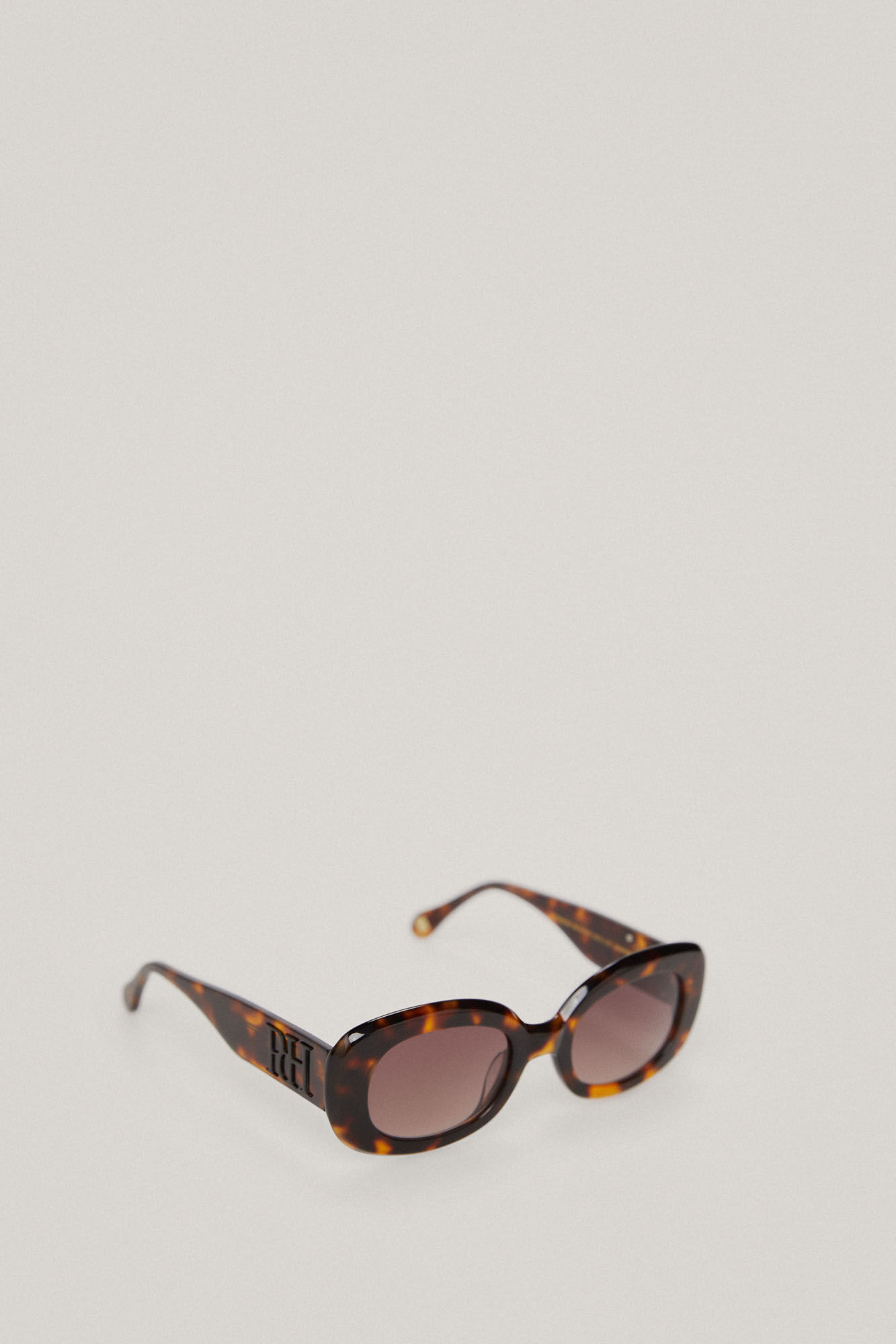 Pedro del Hierro Gafa De Sol Ovalada Efecto Carey Marr&oacute;n