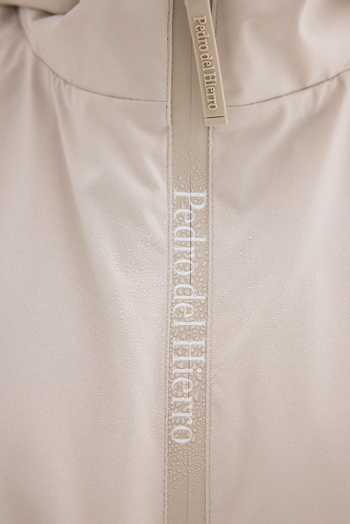 Pedro del Hierro Technical lightweight hooded jacket Beige