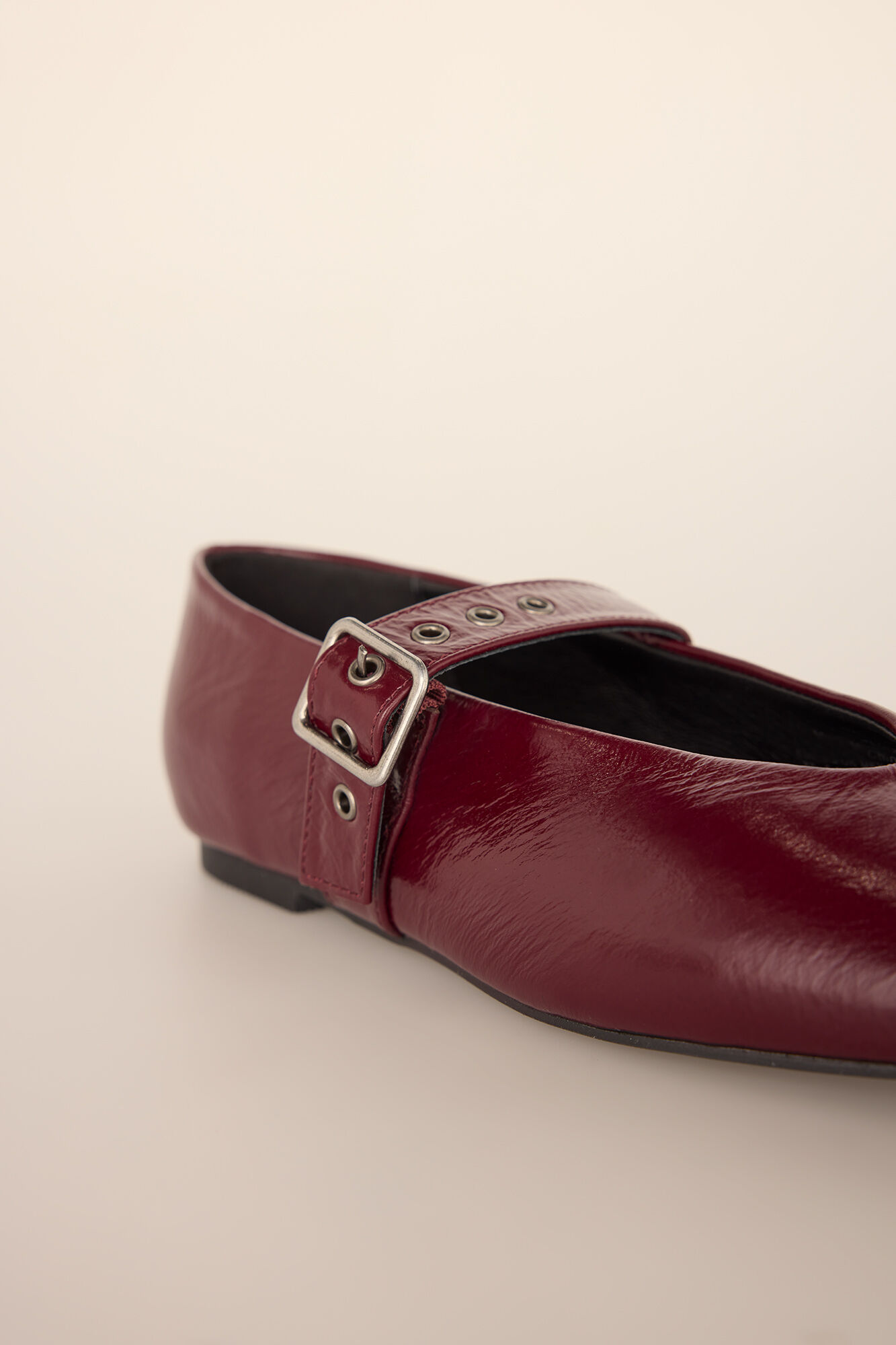 Pedro del Hierro Leather ballerina with washers Burgundy