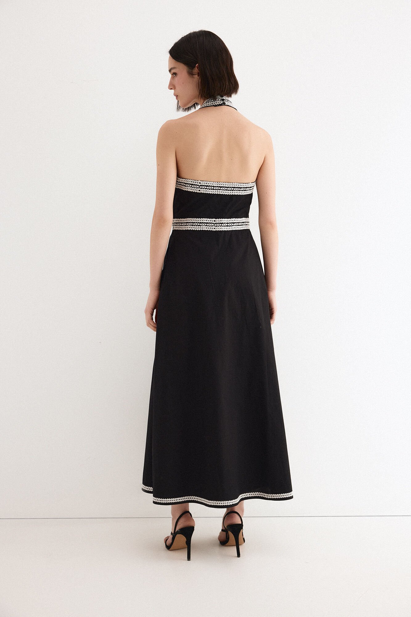 TFP by Tamara Falc&oacute; Vestido bordado com flor Preto