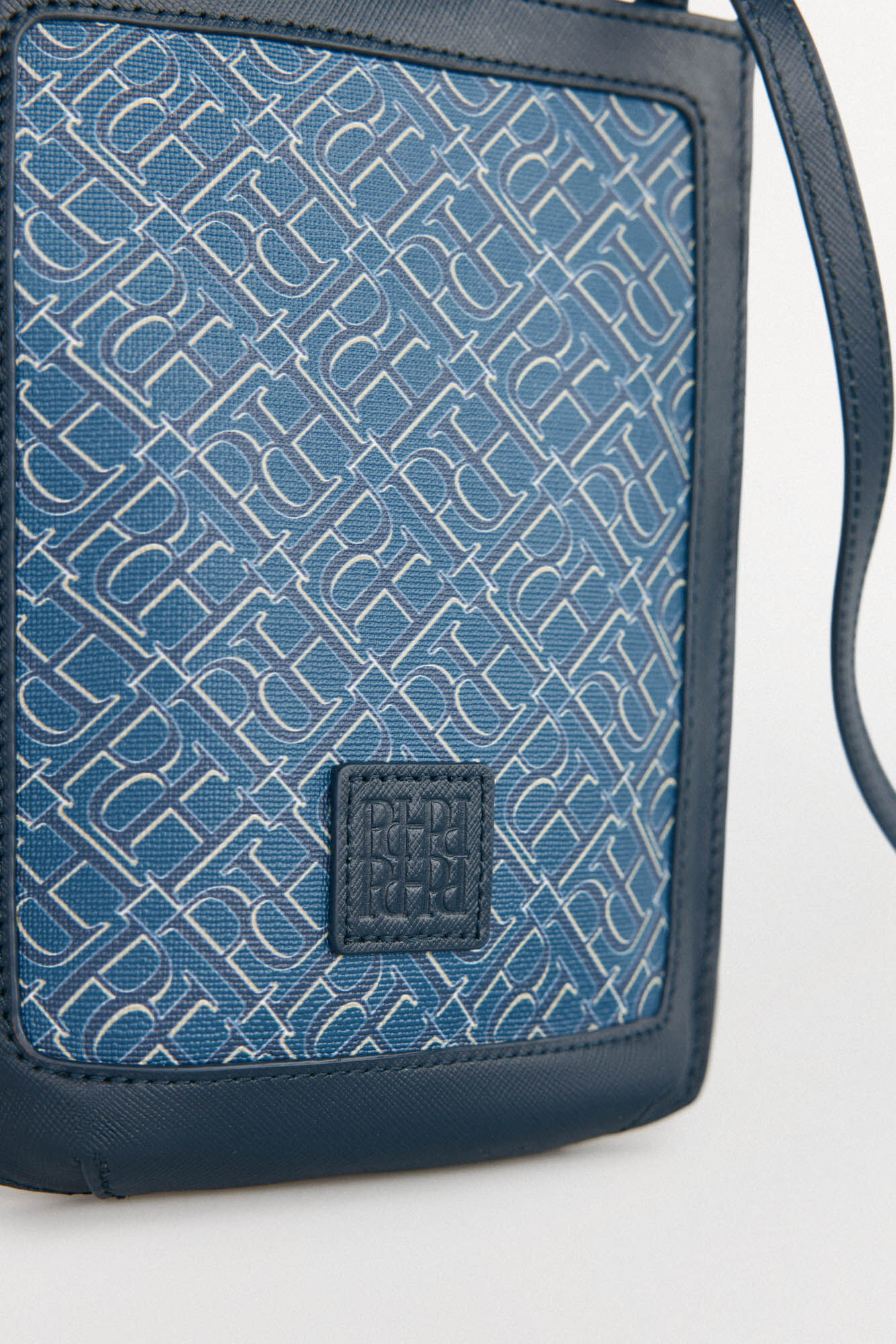 Pedro del Hierro Mobile bag with adjustable handle Blue