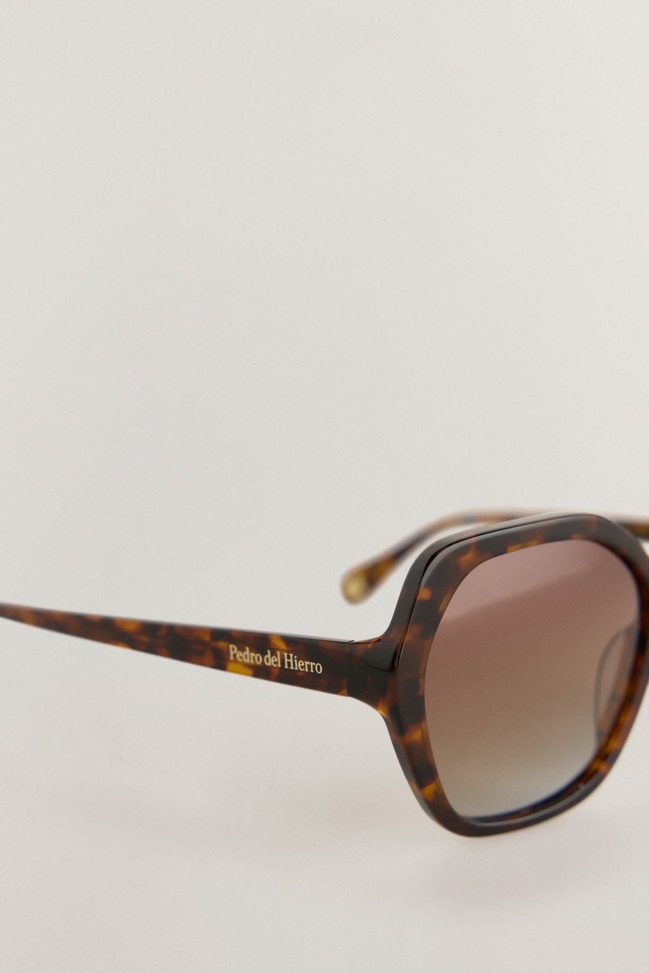 Pedro del Hierro Gafas de Sol Hexagonales Marr&oacute;n