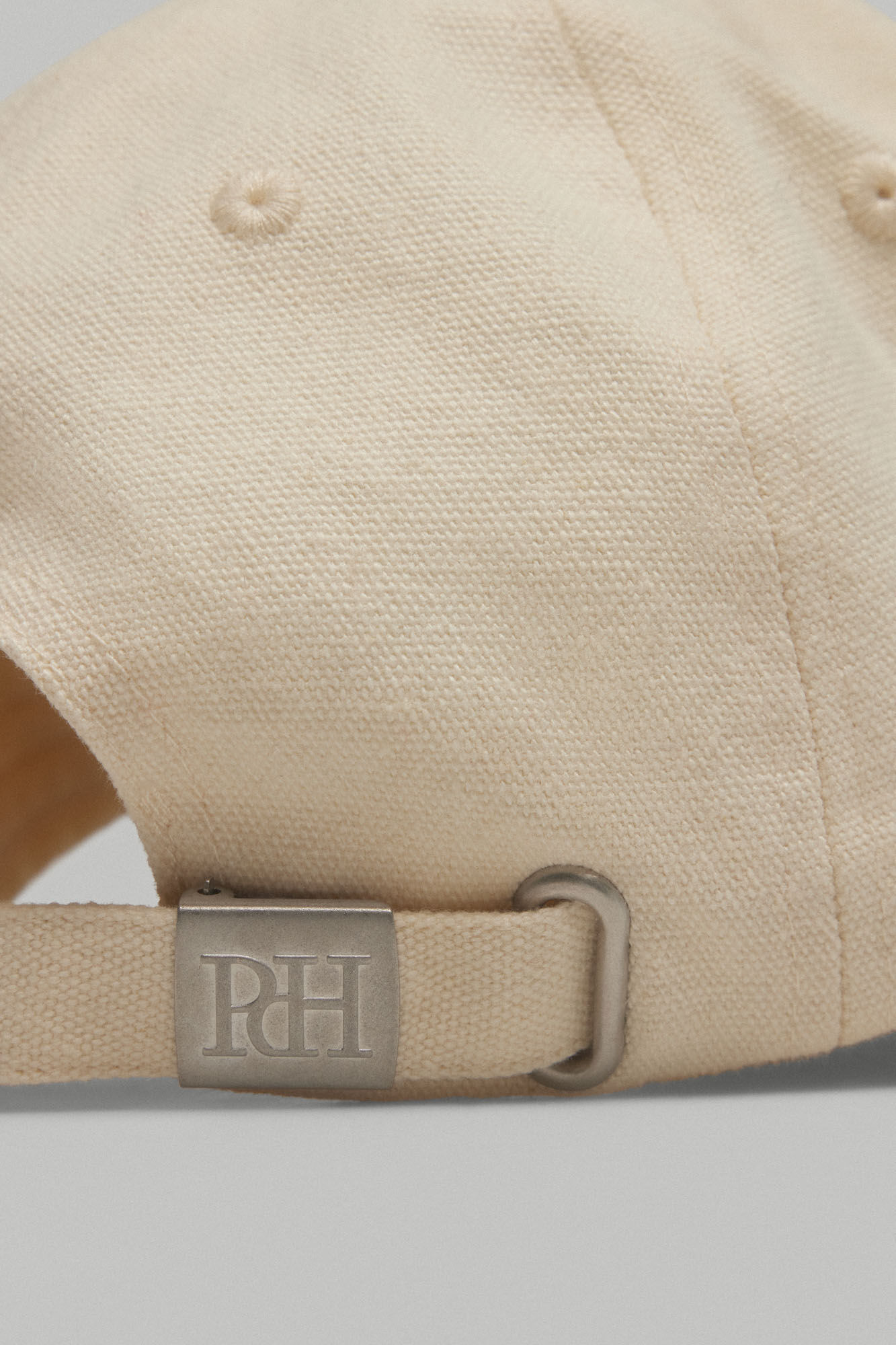 Pedro del Hierro Gorra logo Marr&oacute;n