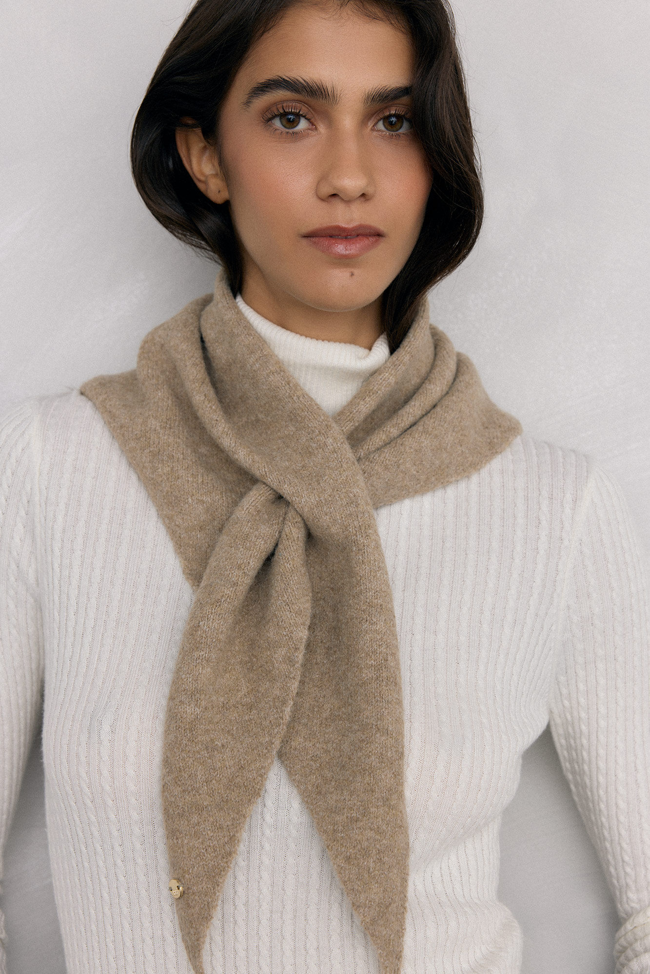 Pedro del Hierro Jersey cuello cisne b&aacute;sico ochitos Crudo