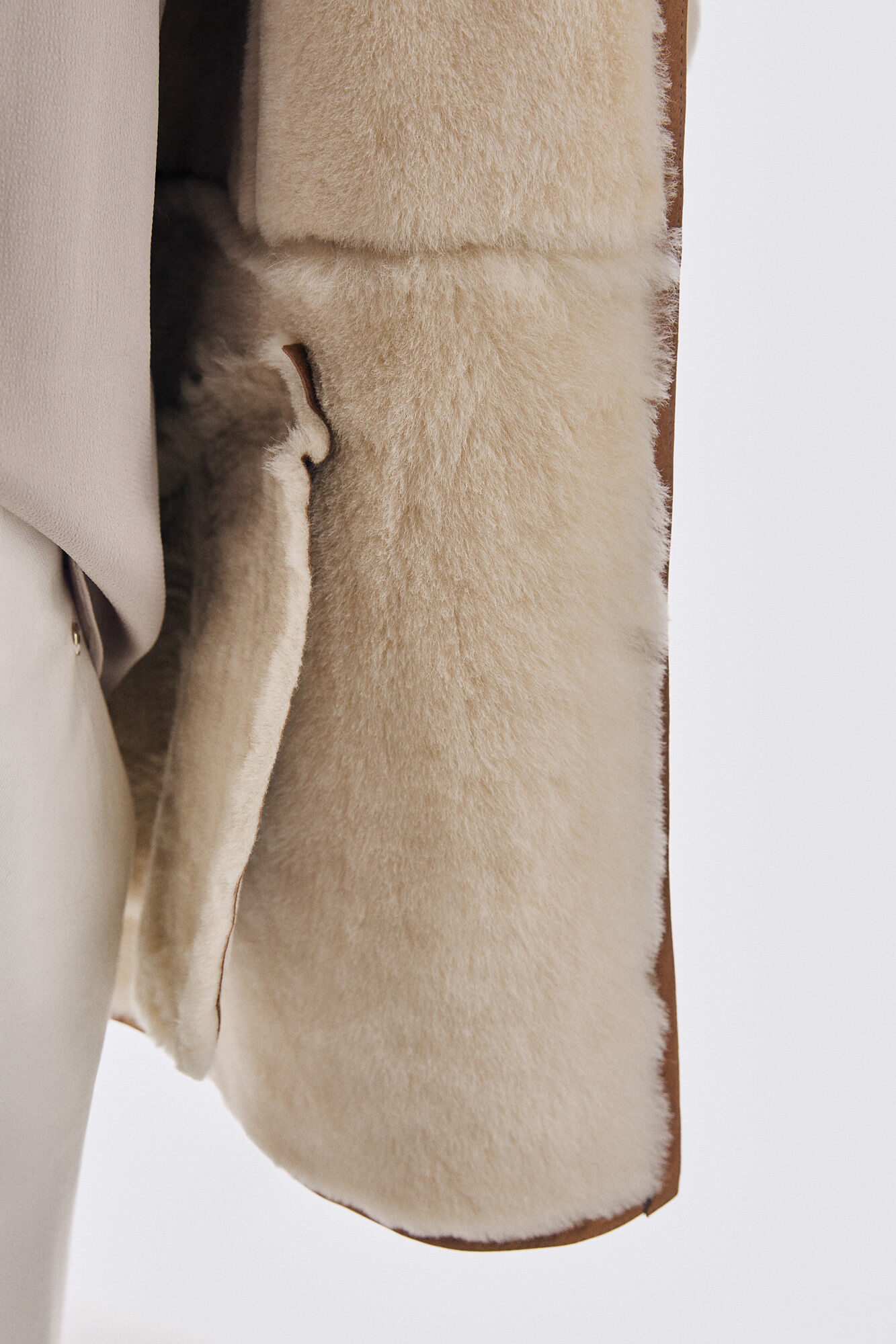 Pedro del Hierro Chaquet&oacute;n piel cordero Beige