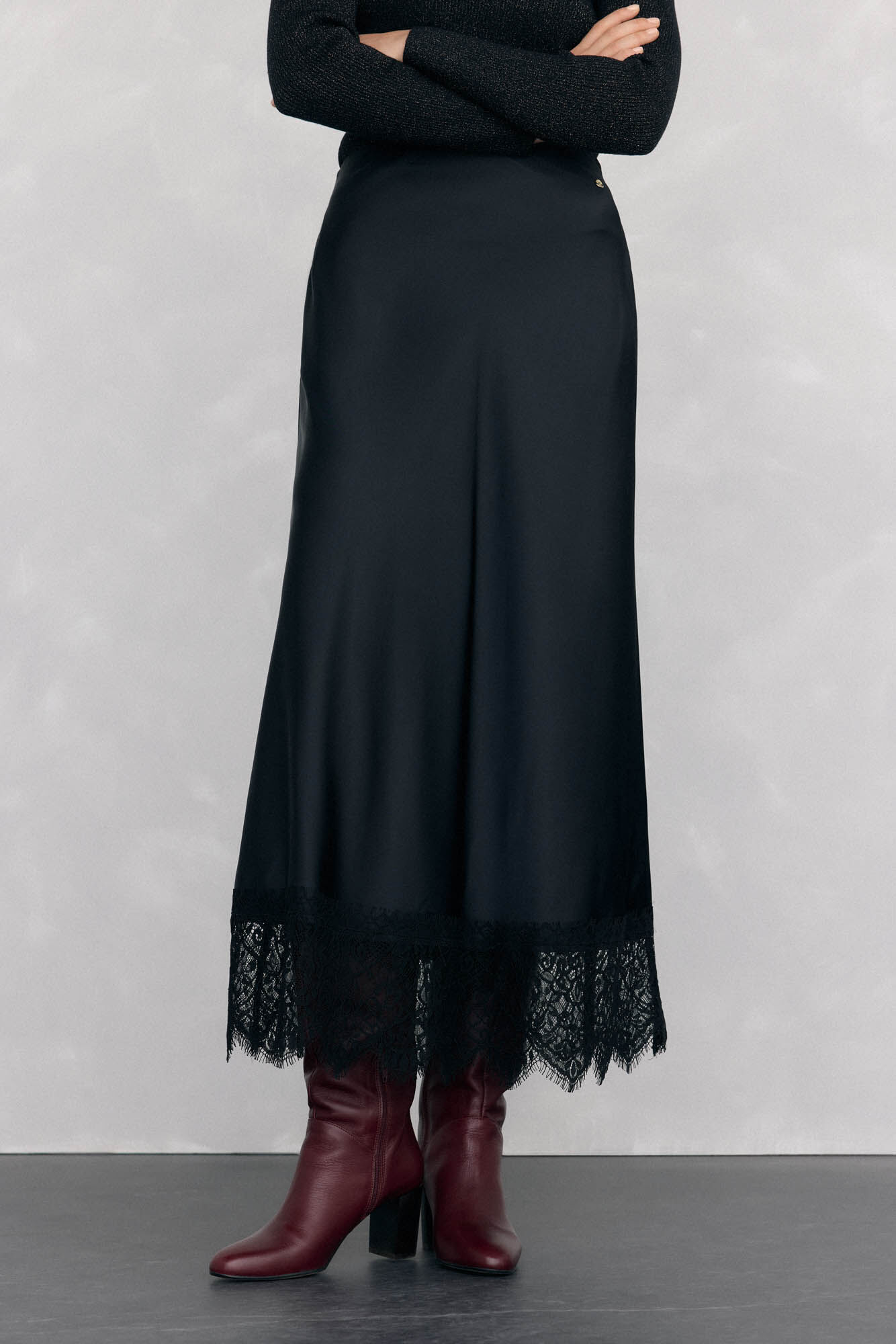 Pedro del Hierro Saia longa de cetim com detalhe de renda Preto