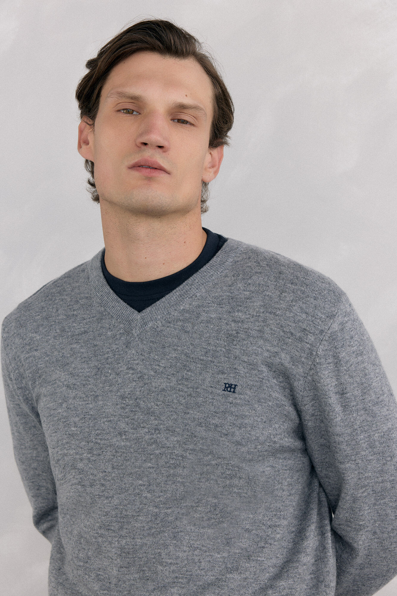 Pedro del Hierro Jersey cuello pico lana merino y cashmere Gris