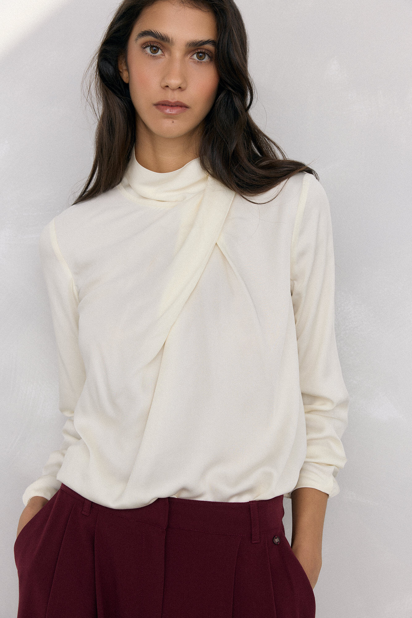 Pedro del Hierro Blusa de cetim com gola alta