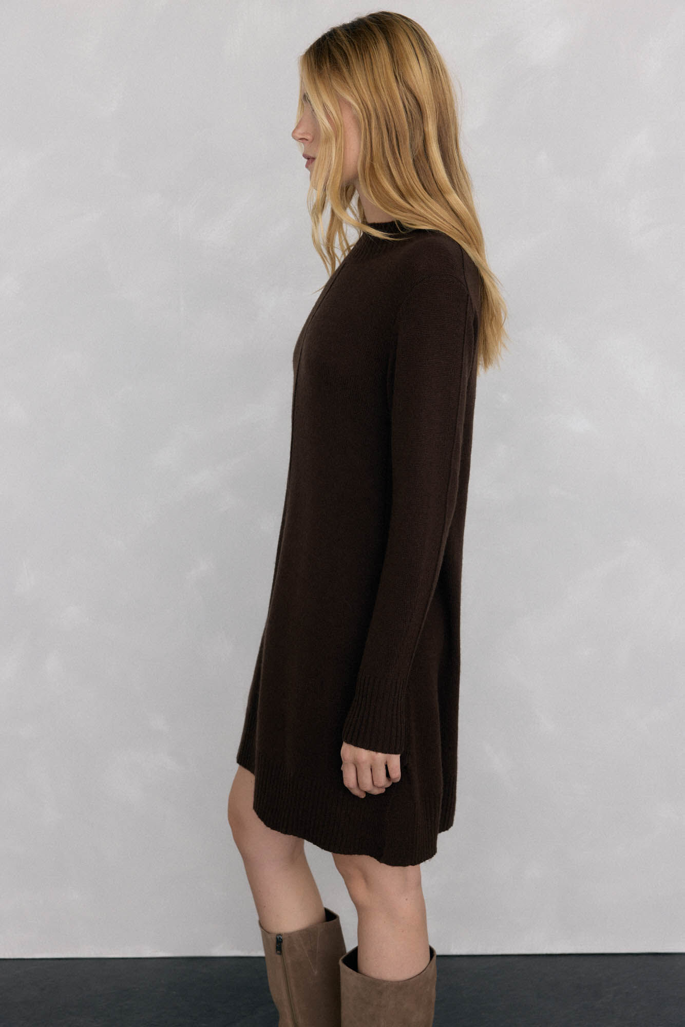 Pedro del Hierro Vestido de malha com costura central em l&atilde; Marrom