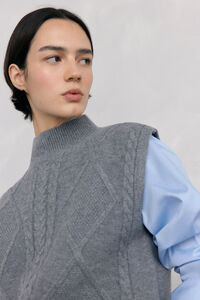 Pedro del Hierro Waistcoat with central buttoning and cross-knit eights