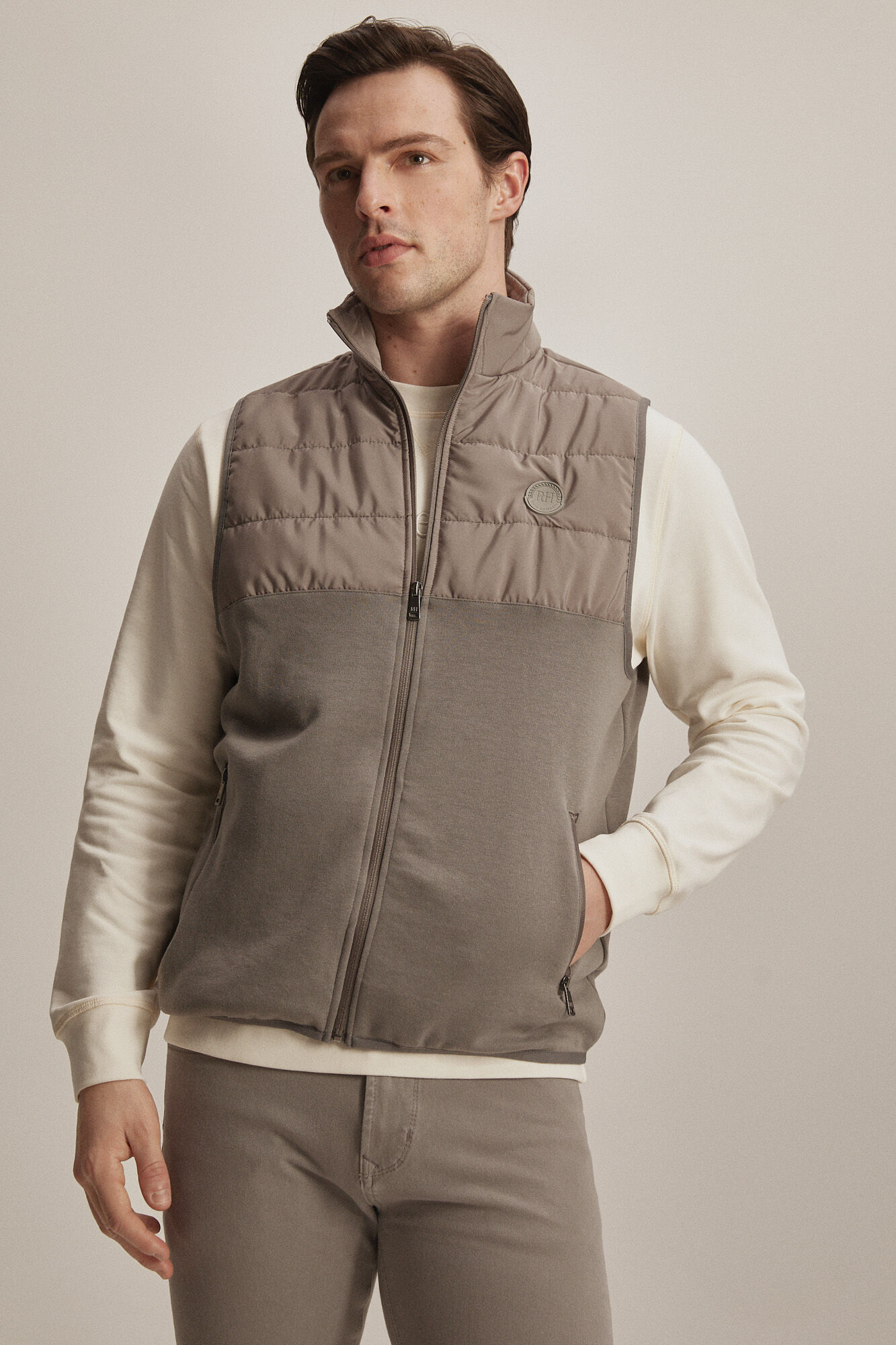 Plumas y Chalecos para hombre | Rebajas | Pedro del Hierro