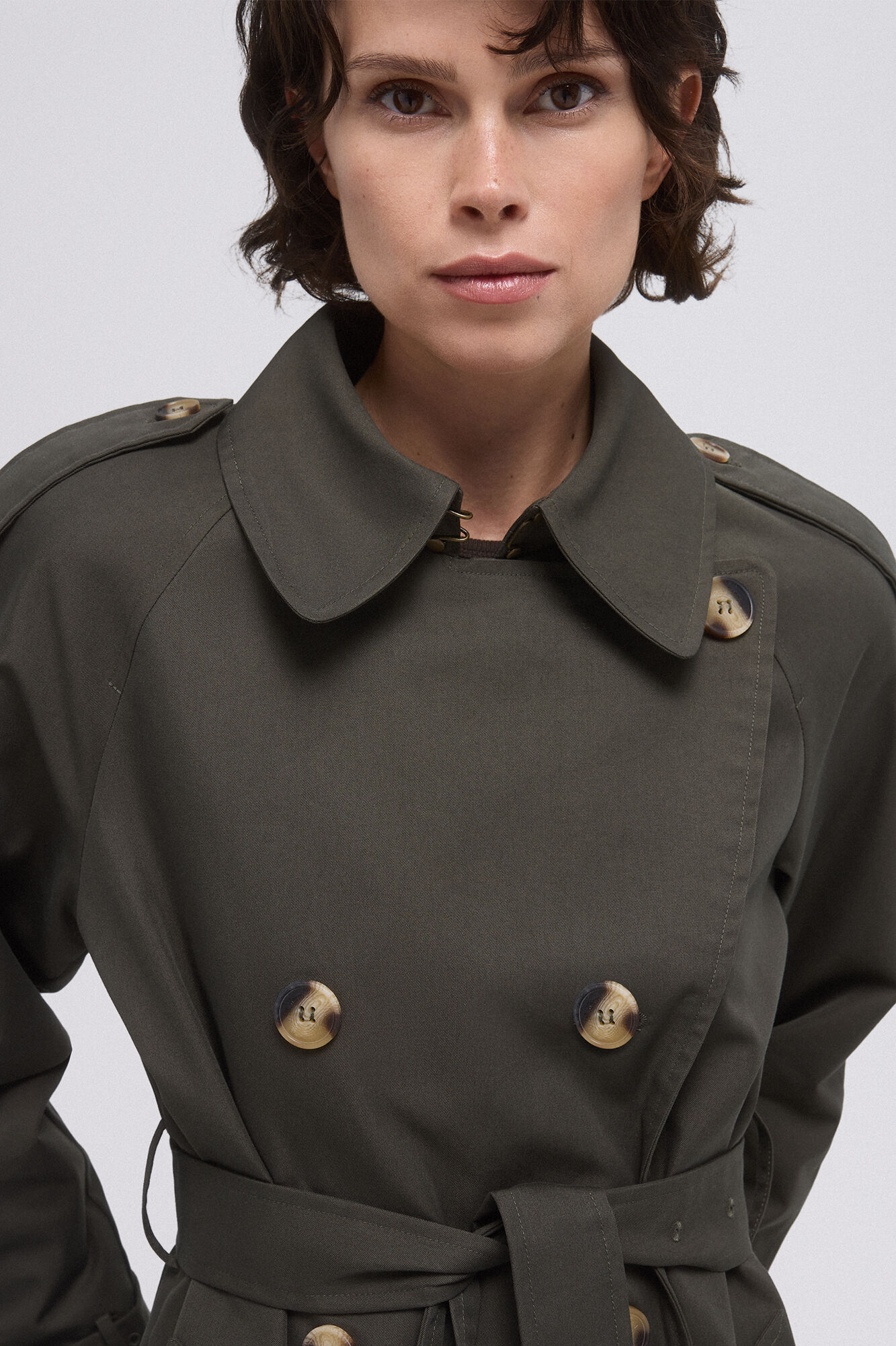 Pedro del Hierro Gabardina larga cintur&oacute;n Verde