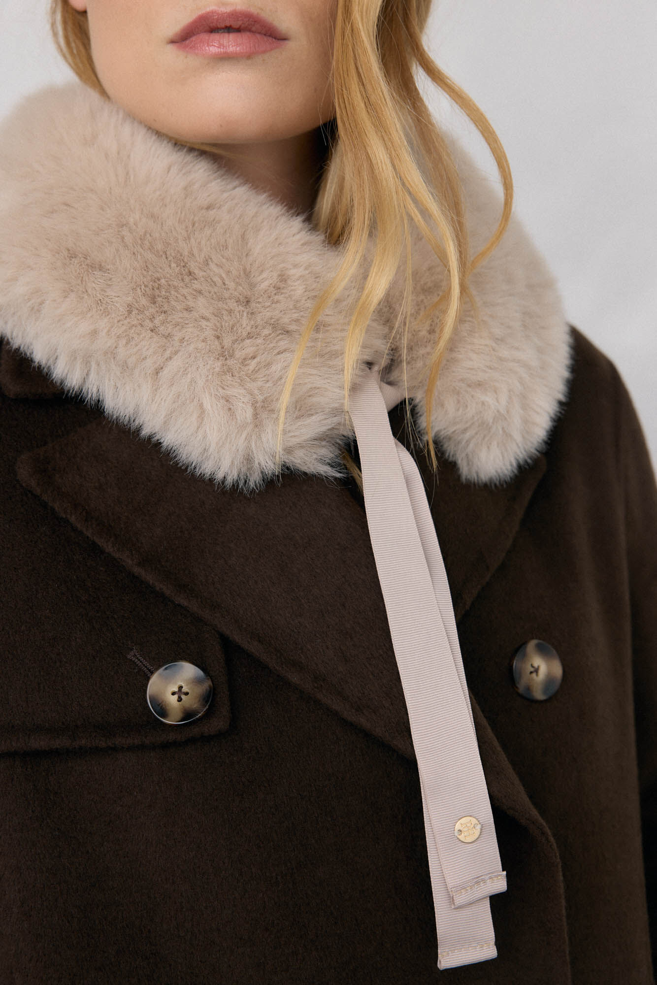 Pedro del Hierro Bow stole Ecru