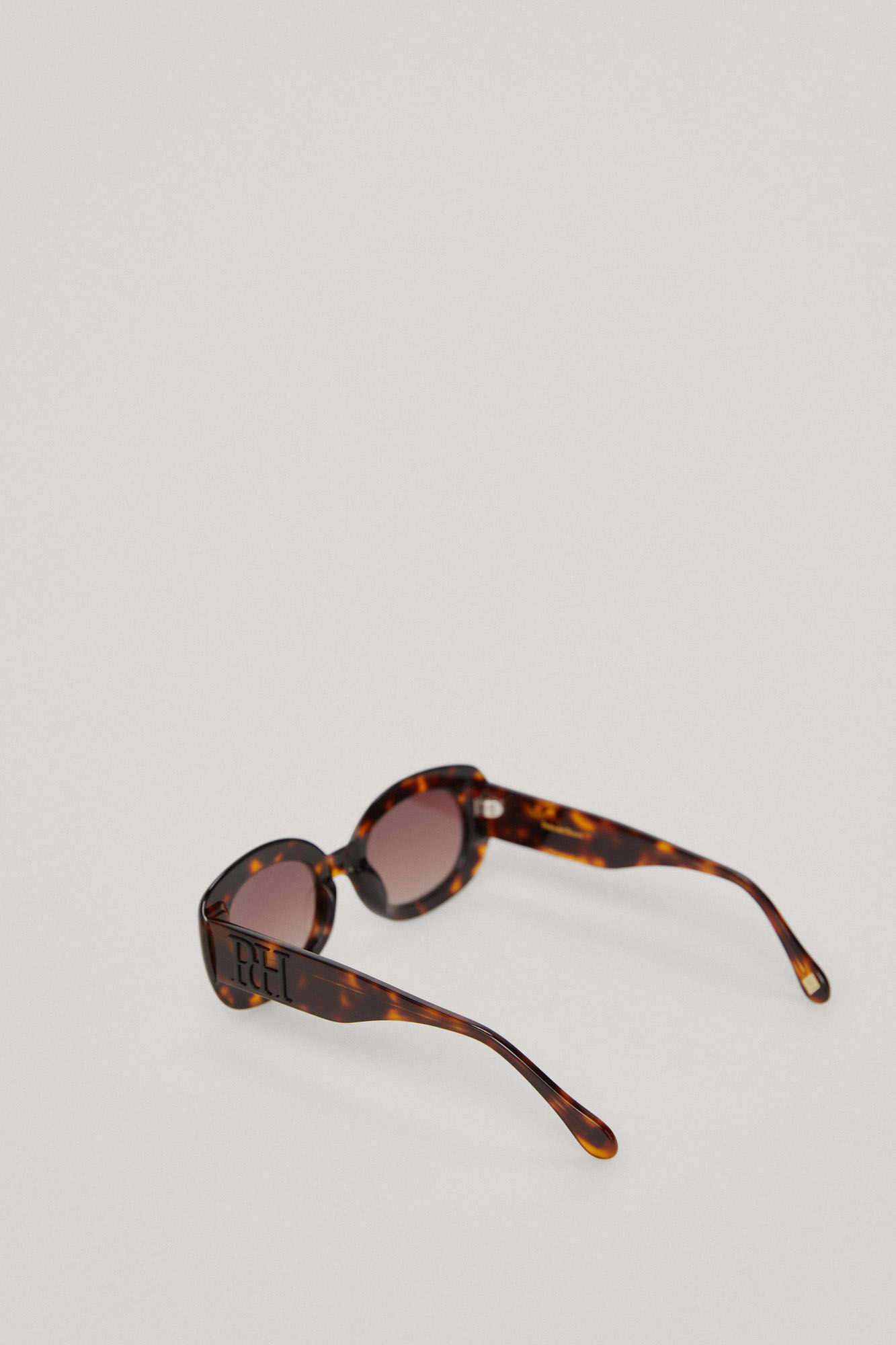 Pedro del Hierro Gafa De Sol Ovalada Efecto Carey Marr&oacute;n