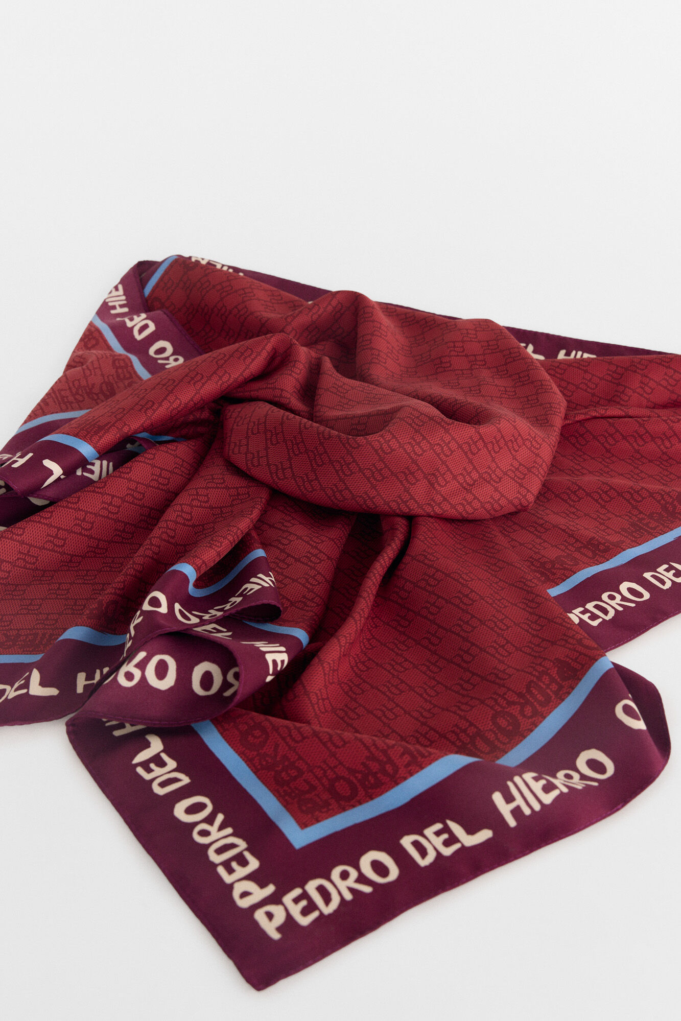 Pedro del Hierro Logo shawl