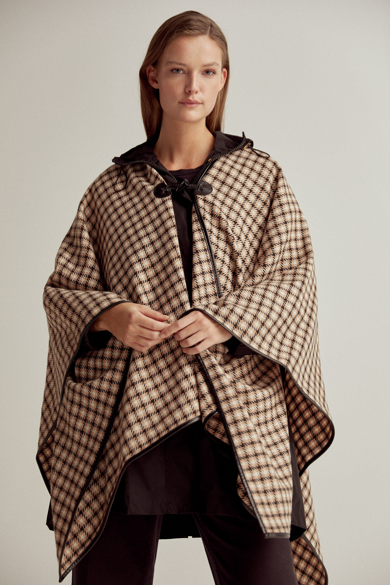 Pedro del Hierro Cockpaw poncho Beige