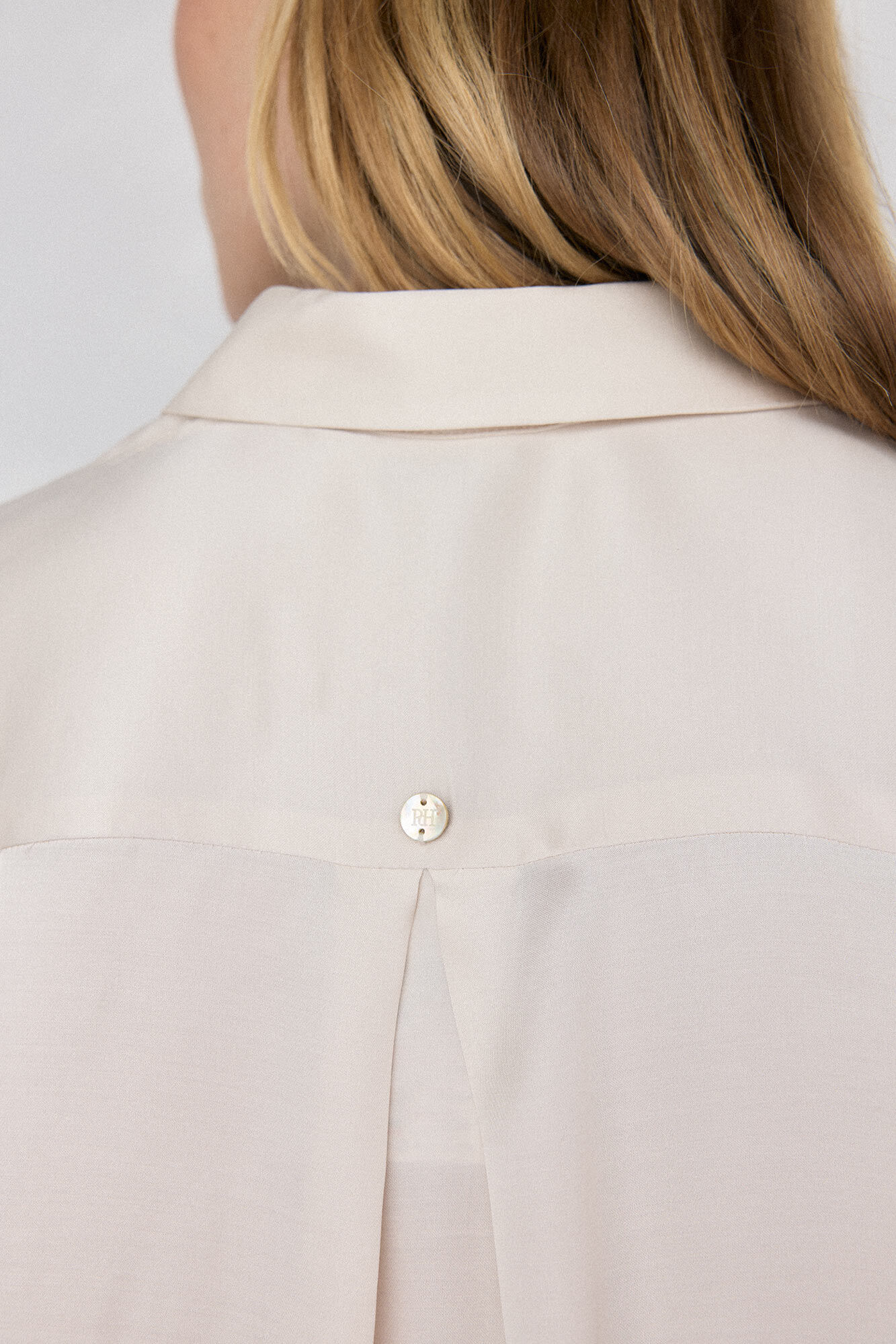 Pedro del Hierro Camisa sat&eacute;n lisa Beige