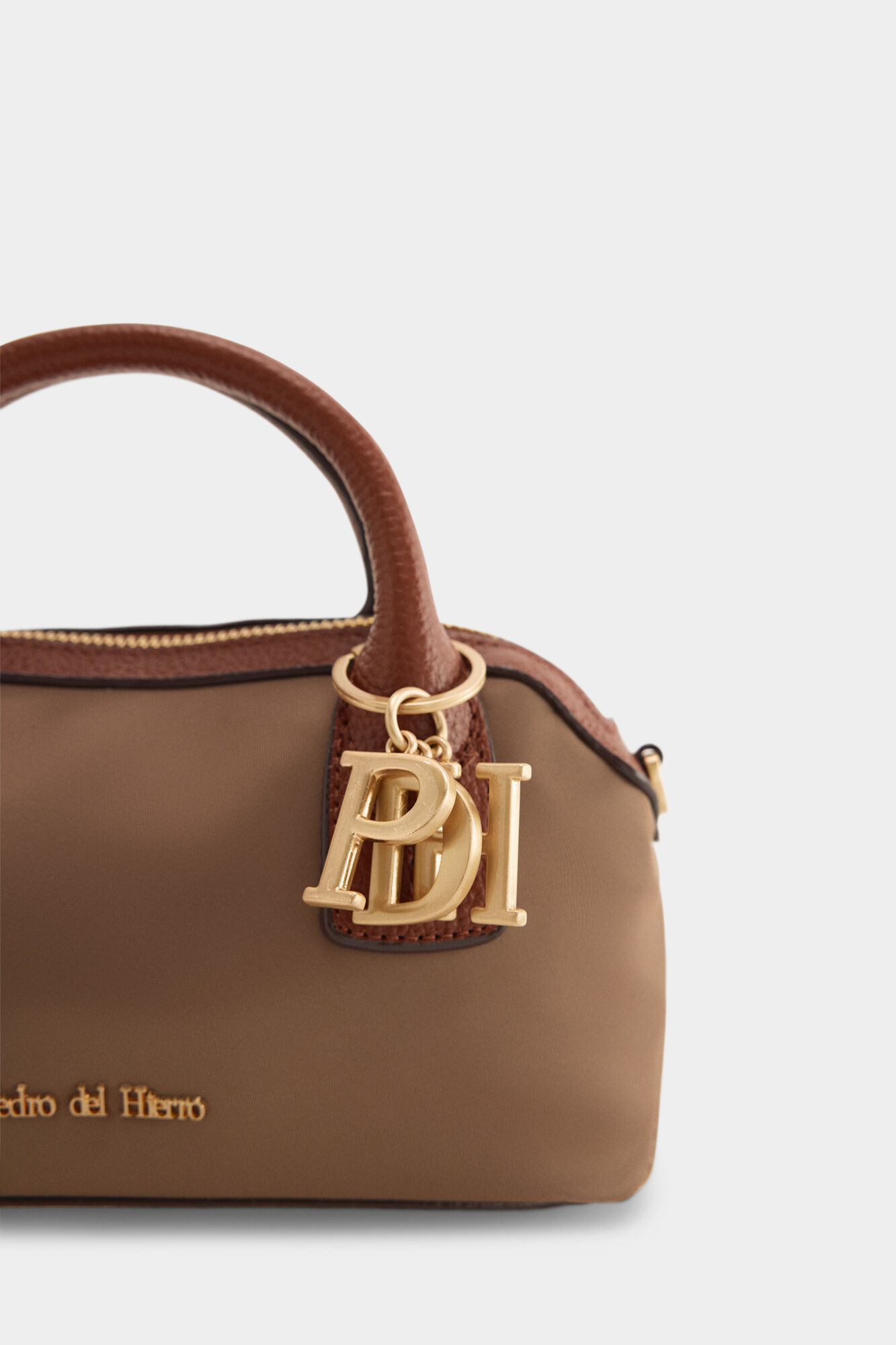 Pedro del Hierro Bolso bowling bandolera Marr&oacute;n