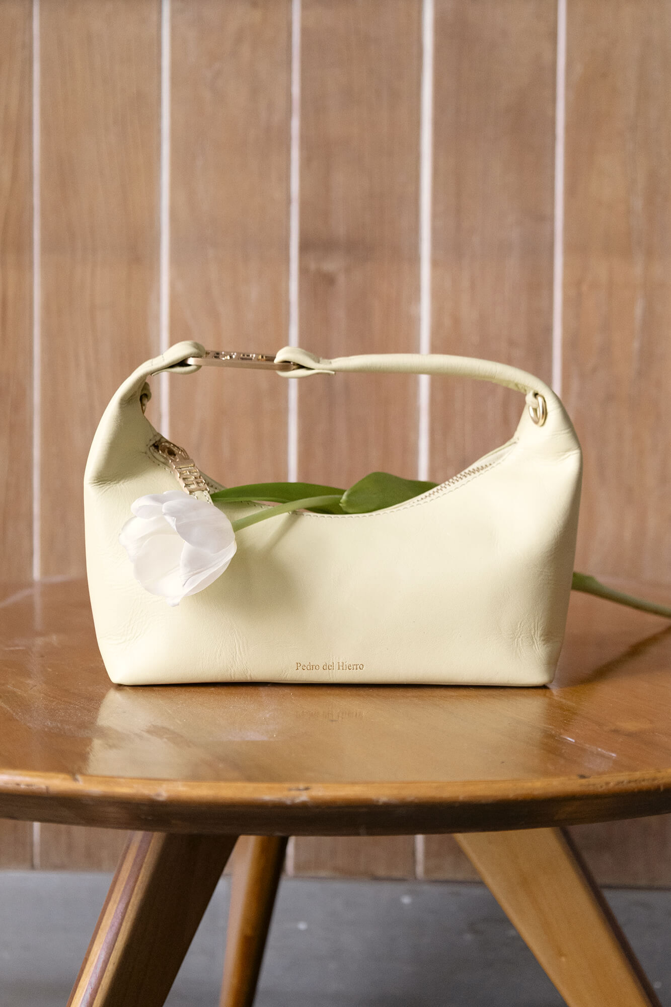 Pedro del Hierro Bolso piel media luna