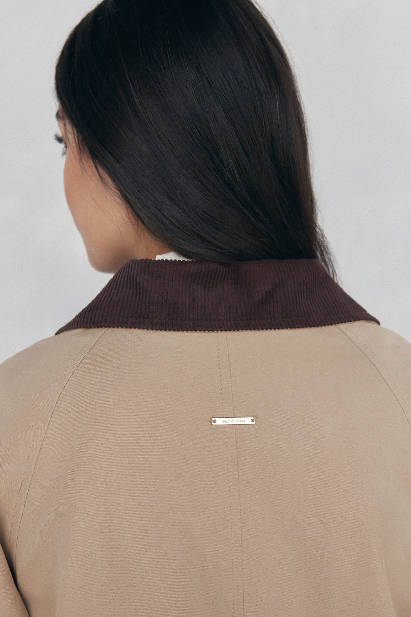 Pedro del Hierro Gabardina larga cuello pana Beige