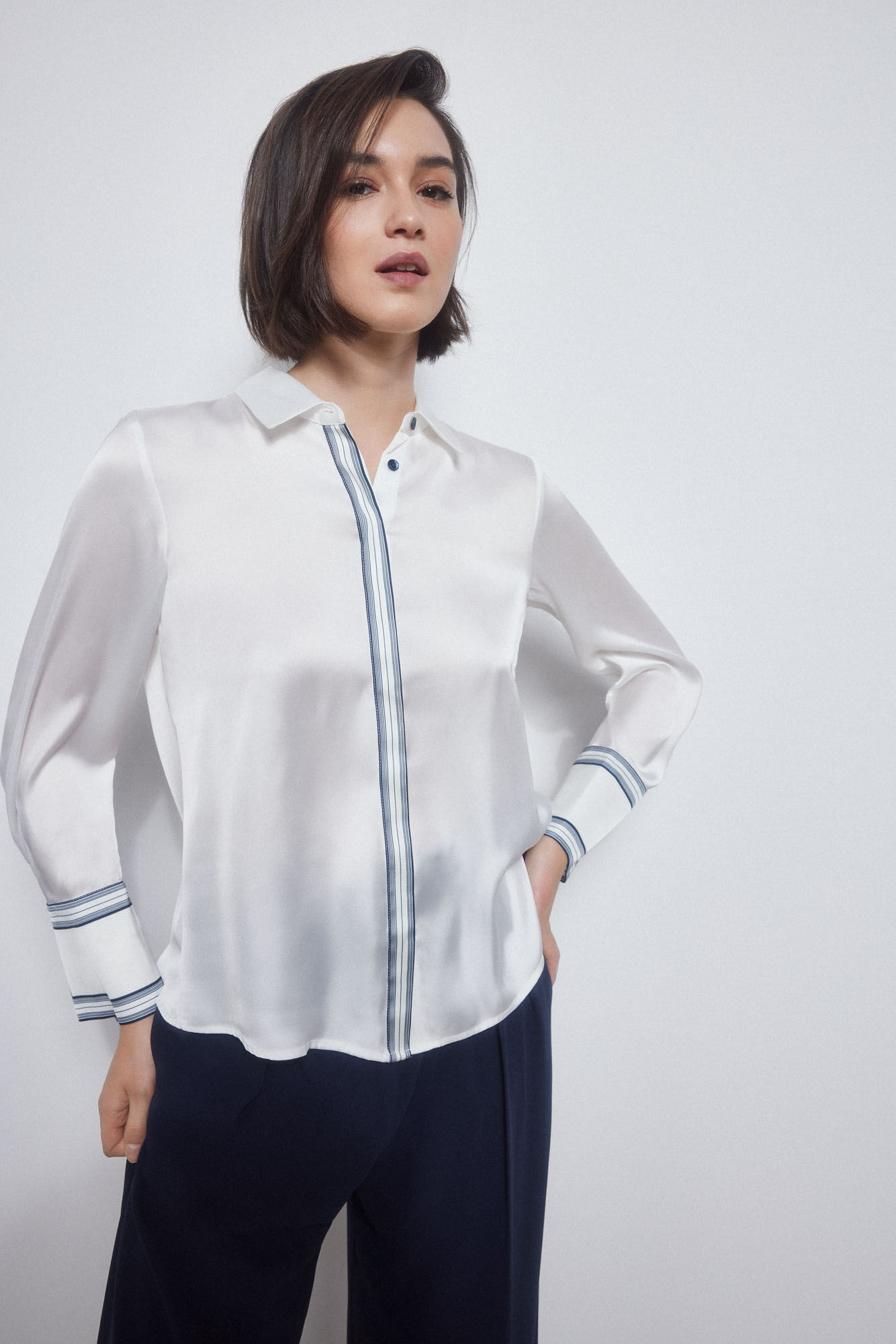 Pedro del Hierro Camisa fluida satinada. Crudo