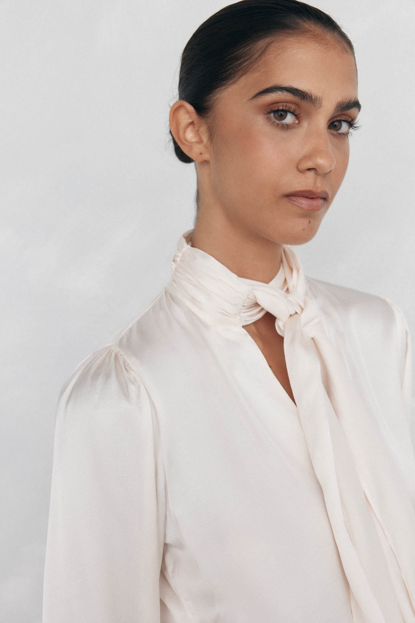 Pedro del Hierro Blusa sat&eacute;n lazo Beige